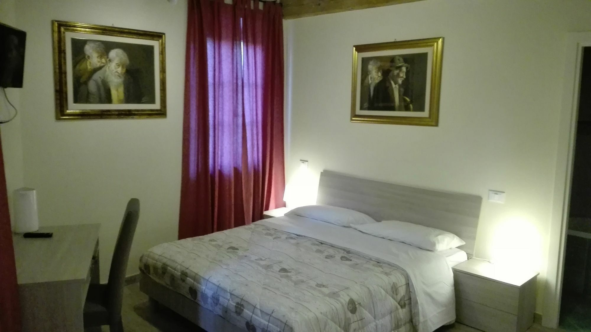 Art Gallery B&B Vorno Luaran gambar